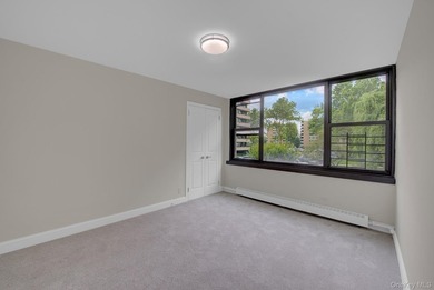 Move right into this updated 3-bedroom, Co-op in Le Havre in - photo 16
