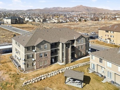 Welcome to this light-filled 3-bedroom, 2-bathroom condo in the - photo 30