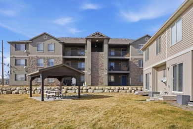 Welcome to this light-filled 3-bedroom, 2-bathroom condo in the - photo 33