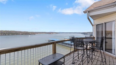 Welcome to this beautiful top-floor, turnkey condo in the heart - photo 1