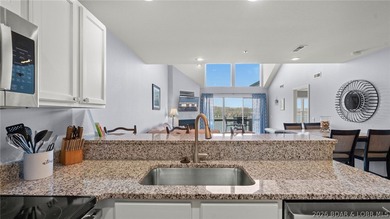 Welcome to this beautiful top-floor, turnkey condo in the heart - photo 3