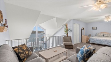 Welcome to this beautiful top-floor, turnkey condo in the heart - photo 4