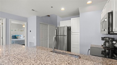 Welcome to this beautiful top-floor, turnkey condo in the heart - photo 7