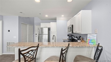 Welcome to this beautiful top-floor, turnkey condo in the heart - photo 9
