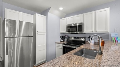 Welcome to this beautiful top-floor, turnkey condo in the heart - photo 10