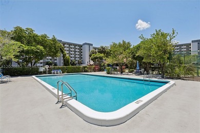 Welcome to this well-maintained condo located at 5900 NW 44th St - photo 44