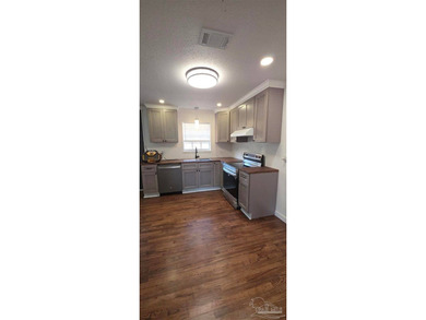 3 bedroom 2 bath house with 1 bed/1 bath apartment. New Roof - photo 4