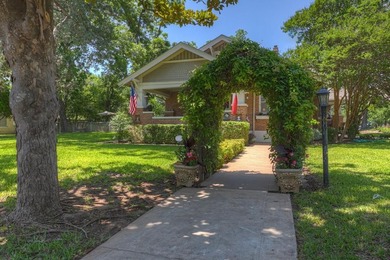 (private lake, pond, creek) Home For Sale in Fredericksburg Texas