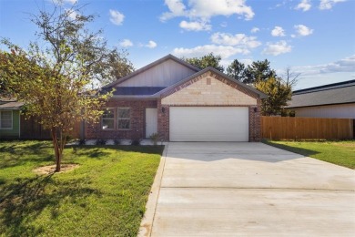 Lake Home For Sale in Tool, Texas