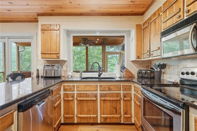 Perched high above the quiet shores of Lake Arrowhead's north - photo 31