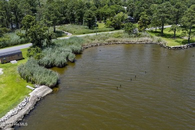 Looking for a place where life slows down and the water is - photo 8