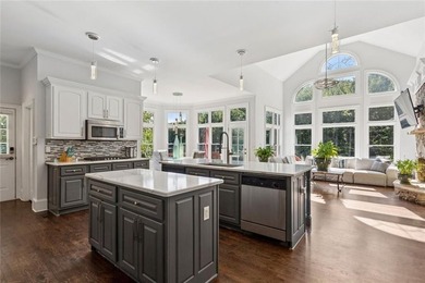 Picturesque Waterside Retreat Offering Ultimate Seclusion and - photo 10