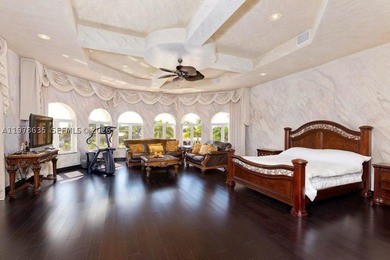 Extraordinary custom-built estate situated on over 5 private - photo 22