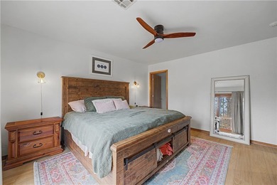 Stunning 3-Bed, 3-Bath Home on a Double Lot with Solar Panels - photo 23