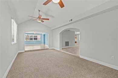 Under contract-accepting backup offers. Welcome to this - photo 3