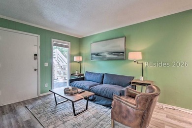 Excellent opportunity to own a beautifully updated villa in the - photo 11
