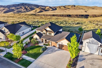Minutes to Micron, Lucky Peak, River and Greenbelt access. Quiet - photo 1