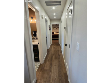 Creekside Luxury in the Heart of Dufur. Experience the pinnacle - photo 11