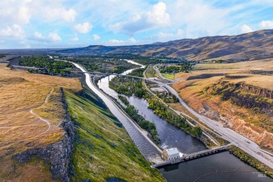 Minutes to Micron, Lucky Peak, River and Greenbelt access. Quiet - photo 2