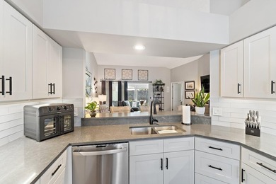 Beautifully updated 3BR/2BA villa located in the desirable - photo 12