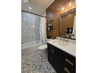 Creekside Luxury in the Heart of Dufur. Experience the pinnacle - photo 12