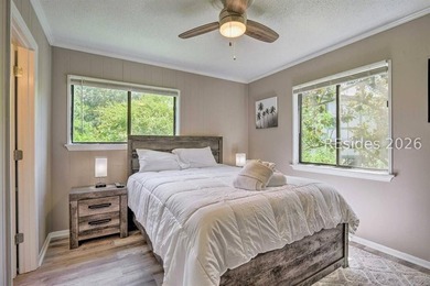 Excellent opportunity to own a beautifully updated villa in the - photo 13