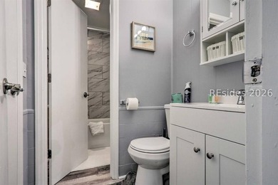 Excellent opportunity to own a beautifully updated villa in the - photo 15