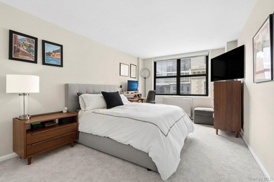 Set high above the city in one of Gramercy Park's most desirable - photo 5