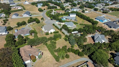 Bandon Buildable Lot Near the Beach! Great opportunity to own an - photo 15