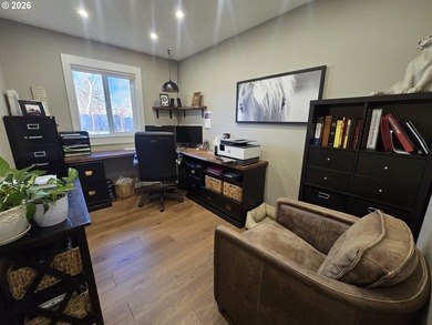 Creekside Luxury in the Heart of Dufur. Experience the pinnacle - photo 16