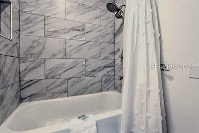 Excellent opportunity to own a beautifully updated villa in the - photo 17