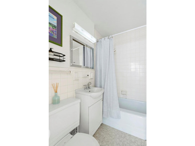 Set high above the city in one of Gramercy Park's most desirable - photo 7