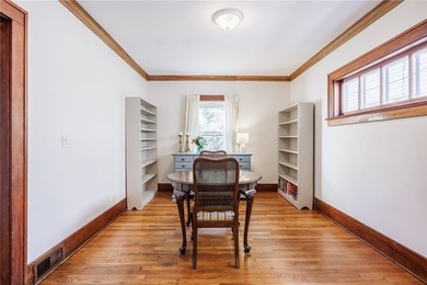 Conveniently located just minutes from the University of - photo 8