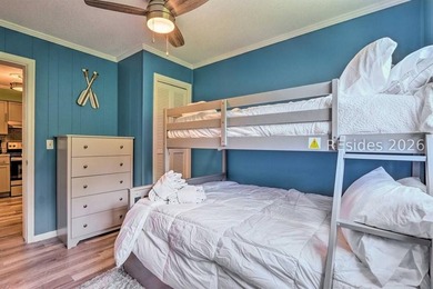 Excellent opportunity to own a beautifully updated villa in the - photo 18