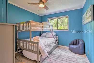 Excellent opportunity to own a beautifully updated villa in the - photo 19