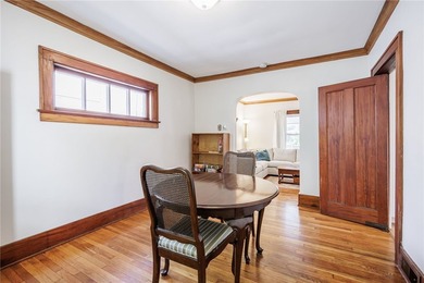 Conveniently located just minutes from the University of - photo 10