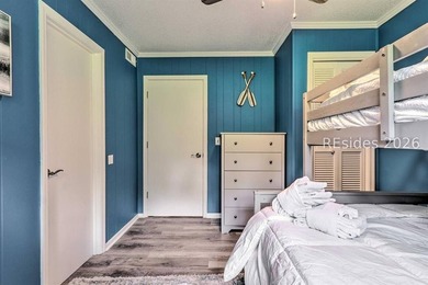 Excellent opportunity to own a beautifully updated villa in the - photo 20