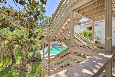Excellent opportunity to own a beautifully updated villa in the - photo 21