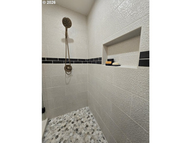 Creekside Luxury in the Heart of Dufur. Experience the pinnacle - photo 21