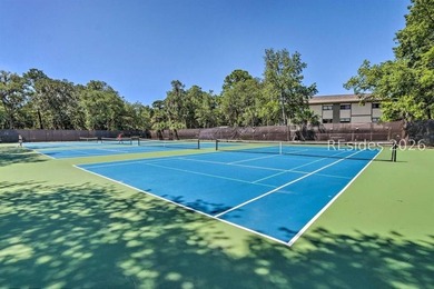 Excellent opportunity to own a beautifully updated villa in the - photo 23