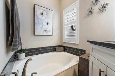 Beautifully updated 3BR/2BA villa located in the desirable - photo 25