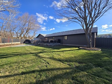 Creekside Luxury in the Heart of Dufur. Experience the pinnacle - photo 28