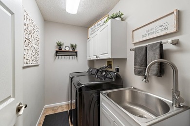 Beautifully updated 3BR/2BA villa located in the desirable - photo 38