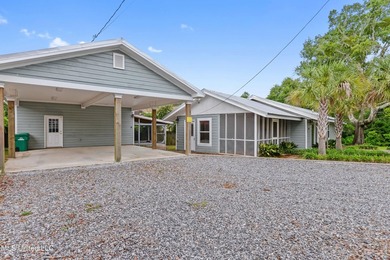 Welcome to this charming home, perfectly situated on a corner - photo 3