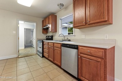 Welcome to this charming home, perfectly situated on a corner - photo 10