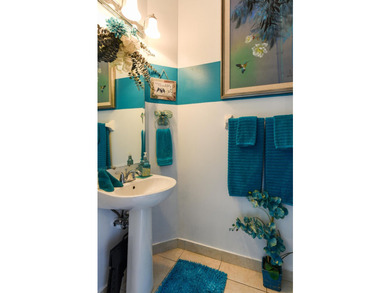 Welcome home to this well-maintained end-unit TH offering the - photo 11