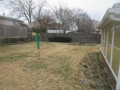Warwick- * Buttonwoods * - 6 room ranch, 3 bedrooms, living room - photo 12