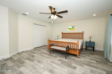 Welcome to this beautifully renovated 5-bedroom, 2.5-bath pool - photo 17