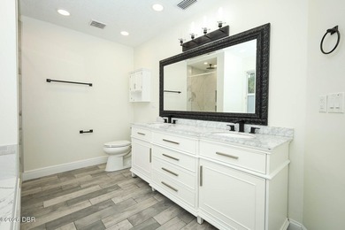 Welcome to this beautifully renovated 5-bedroom, 2.5-bath pool - photo 19