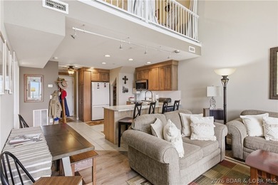 Top-floor condo with soaring vaulted ceilings and dramatic - photo 9